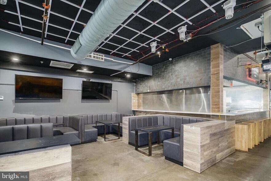 More Photos Of 1016-1018 Race St, Philadelphia Storefront For Lease