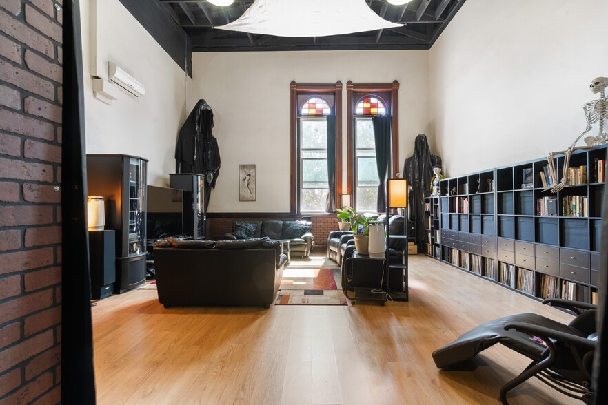 More Photos Of 106 W J St, Benicia Office For Sale