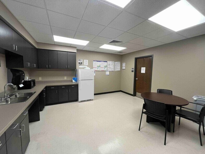 More Photos Of 230 East St N, Talladega Flex For Lease