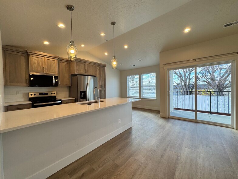 More Photos Of 1800 7th Ave N, Payette Apartments For Sale