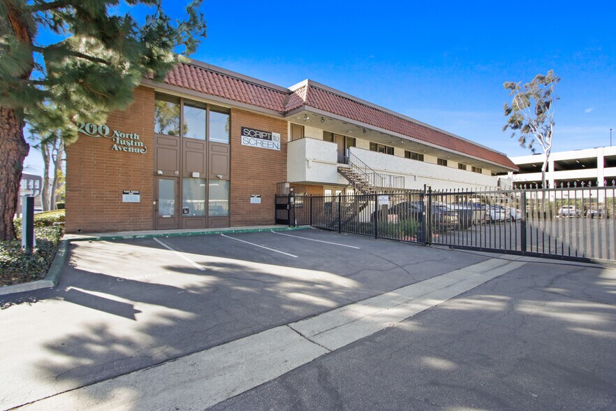 More Photos Of 200 N Tustin Ave, Santa Ana Office For Lease