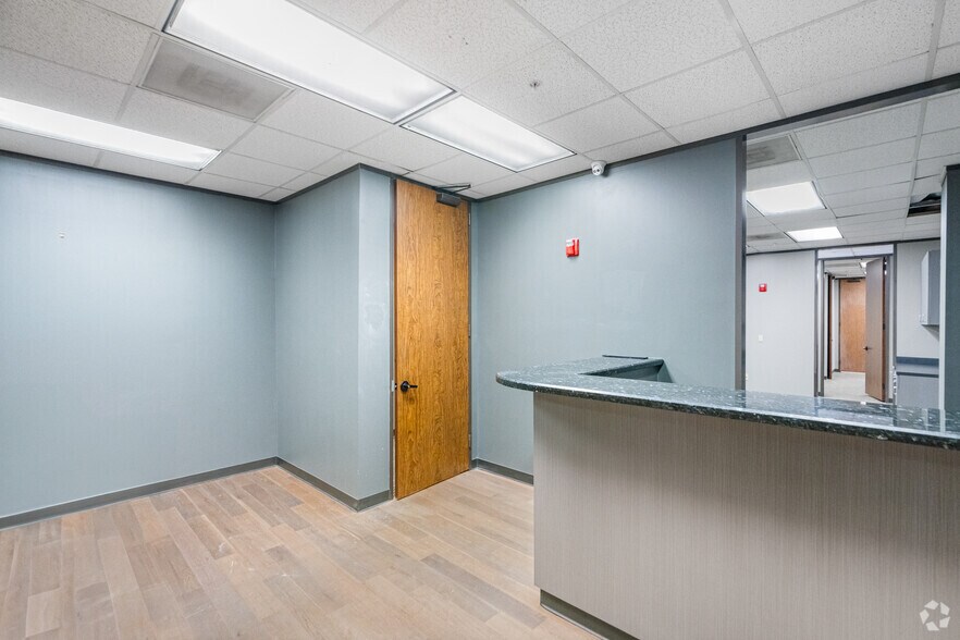 More Photos Of 8554 Katy Fwy, Houston Unknown For Lease