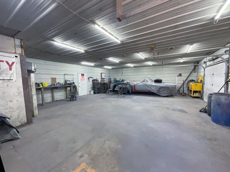 More Photos Of 25300 S State Route D, Cleveland Auto Repair For Lease
