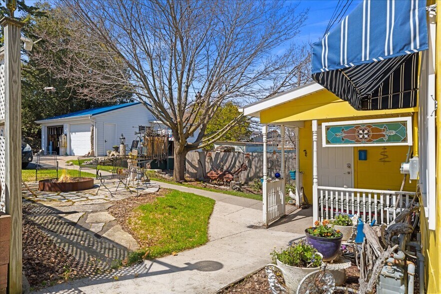 More Photos Of 517 Milwaukee St, Kewaunee General Retail For Sale