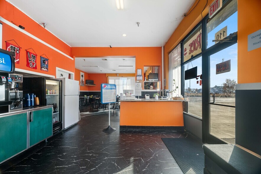 More Photos Of 3315 W Court St, Pasco Restaurant For Sale