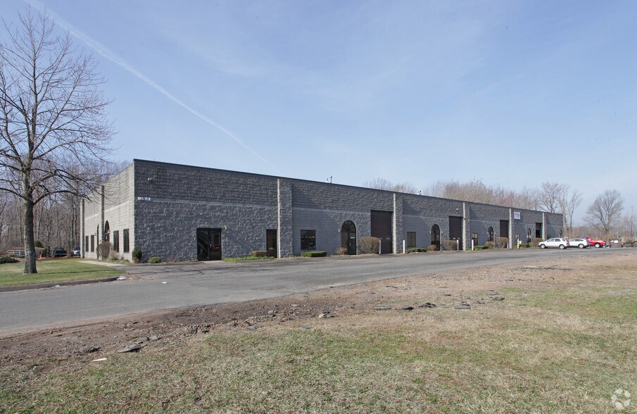 More Photos Of 34 Patria Rd, South Windsor Flex For Lease