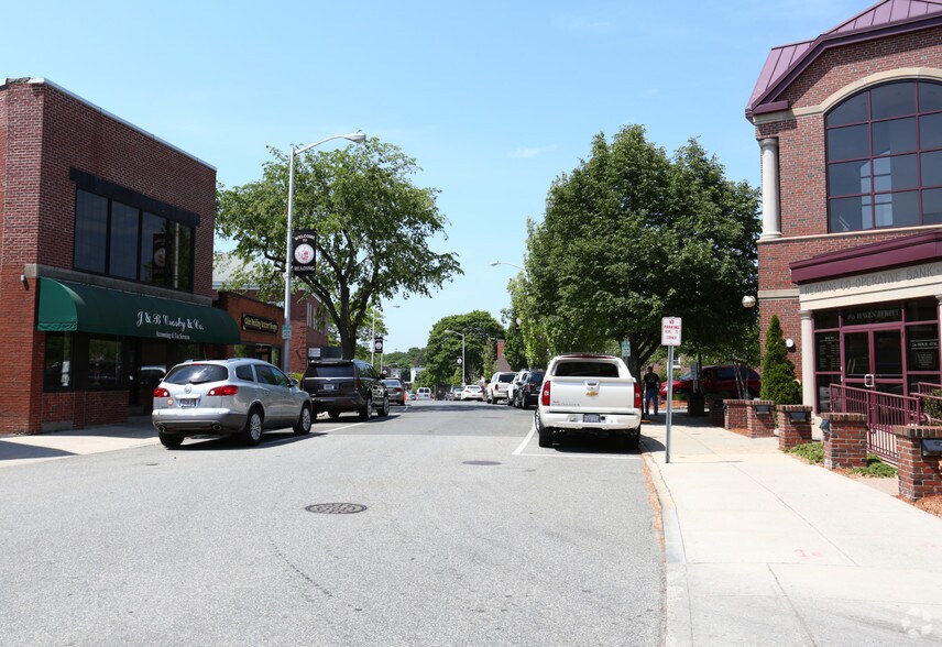 More Photos Of 580 Main St, Reading Office For Lease