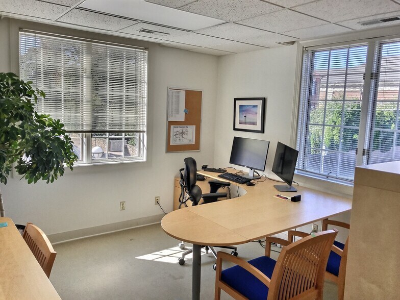 More Photos Of 202-258 E High St, Charlottesville Office For Sale