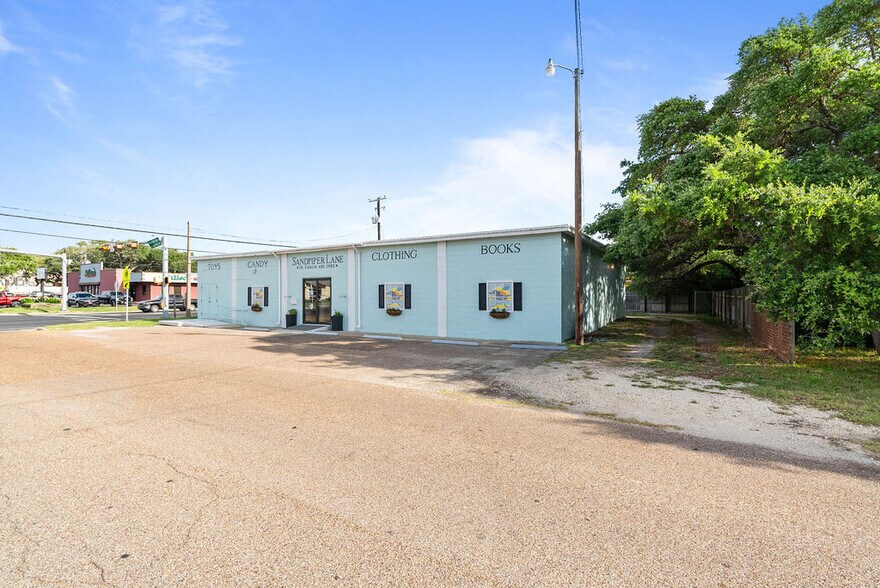 More Photos Of 1700 Highway 35 N, Rockport Storefront Retail Office For Sale