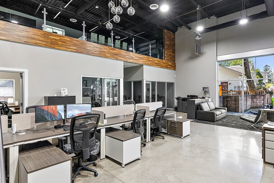 More Photos Of 311 W University Dr, Rochester Freestanding For Lease