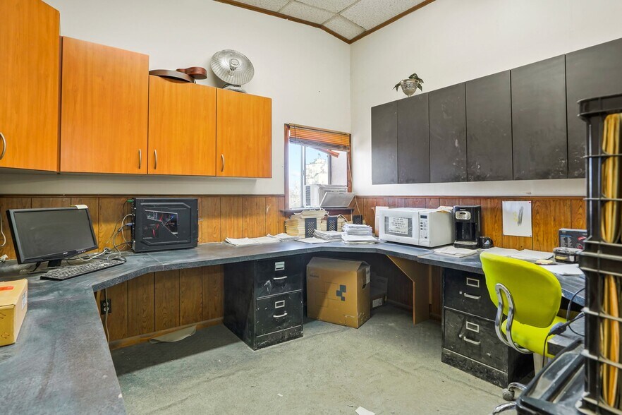 More Photos Of 3300 E 43rd Ave, Denver Manufacturing For Sale