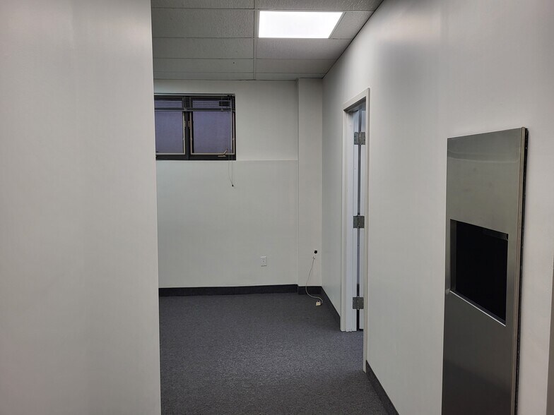 More Photos Of 300 Sheppard Ave W, Toronto Office For Lease