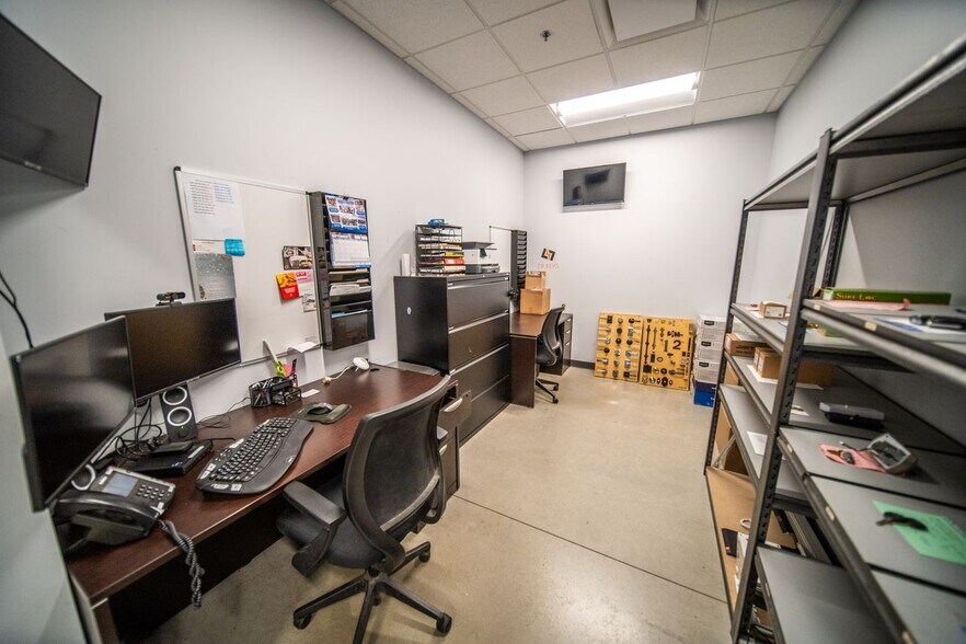 More Photos Of 1820 14th St NW, Rochester Showroom For Sale