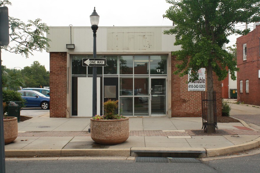 More Photos Of 17 Center Pl, Dundalk Storefront For Sale