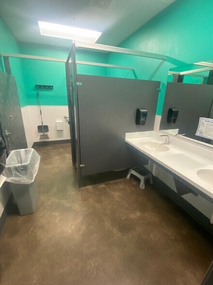 More Photos Of 150 NE Bend River Mall Dr, Bend Unknown For Lease