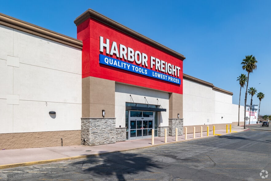 More Photos Of 2560 N Perris Blvd, Perris Unknown For Lease