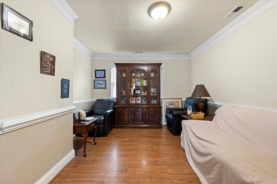 More Photos Of 1911 Dixon St, Fredericksburg Freestanding For Sale