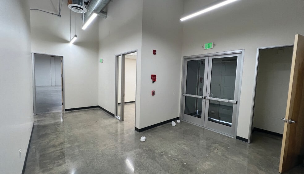 More Photos Of 935 E 12th St, Los Angeles Warehouse For Sale