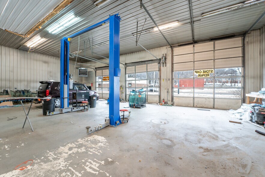 More Photos Of 901 Riverview Dr, Kalamazoo Auto Repair For Sale