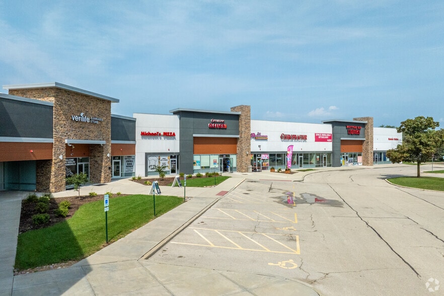 More Photos Of 402-440 N Weber Rd, Romeoville Freestanding For Sale