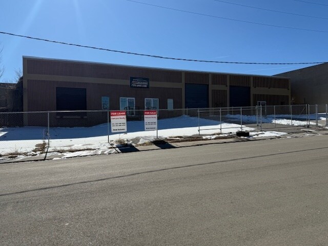 More Photos Of 1940 W Adriatic Pl, Englewood Warehouse For Lease