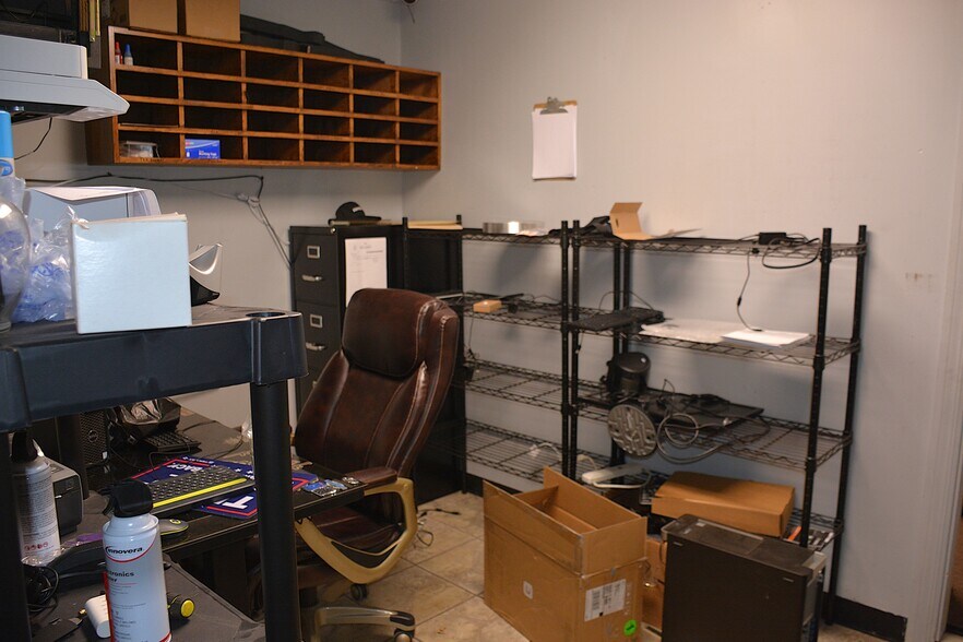 More Photos Of 43 County Road 17, Enterprise Showroom For Sale