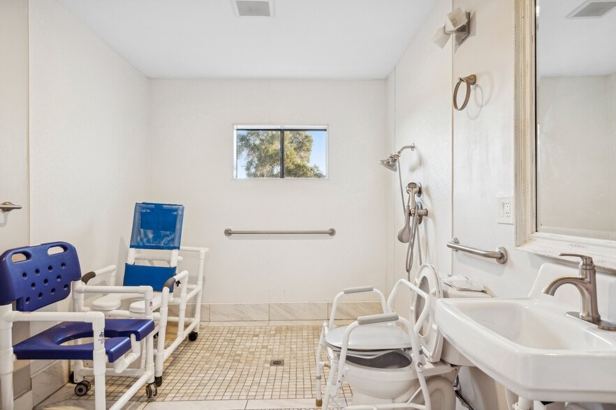 More Photos Of 5926 E Wilshire Dr, Scottsdale Assisted Living For Sale