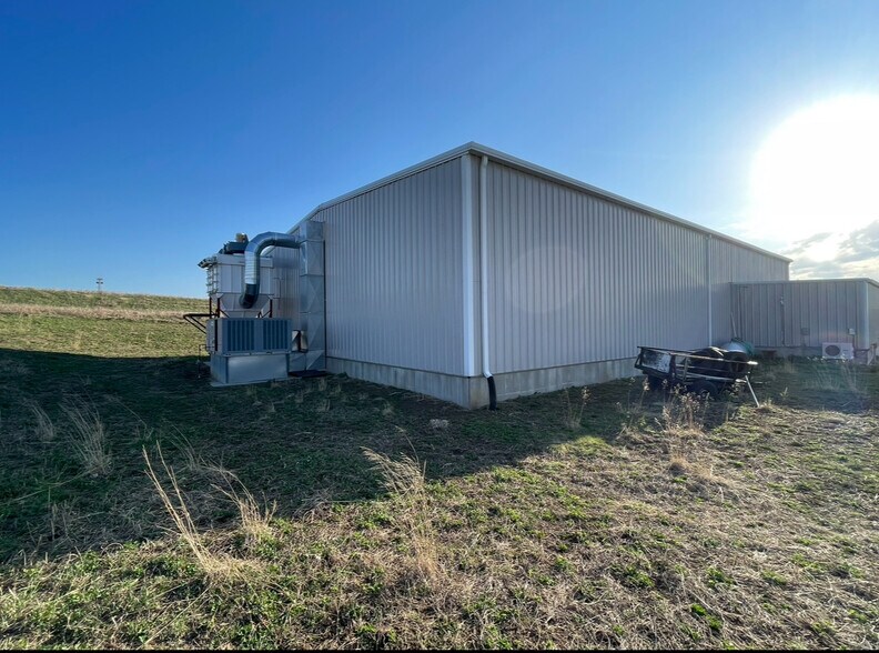 More Photos Of 523 Business Parkway rd, Falls City Manufacturing For Sale