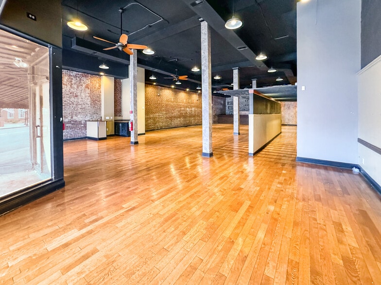 More Photos Of 107 E Main Cross St, Greenville Restaurant For Lease