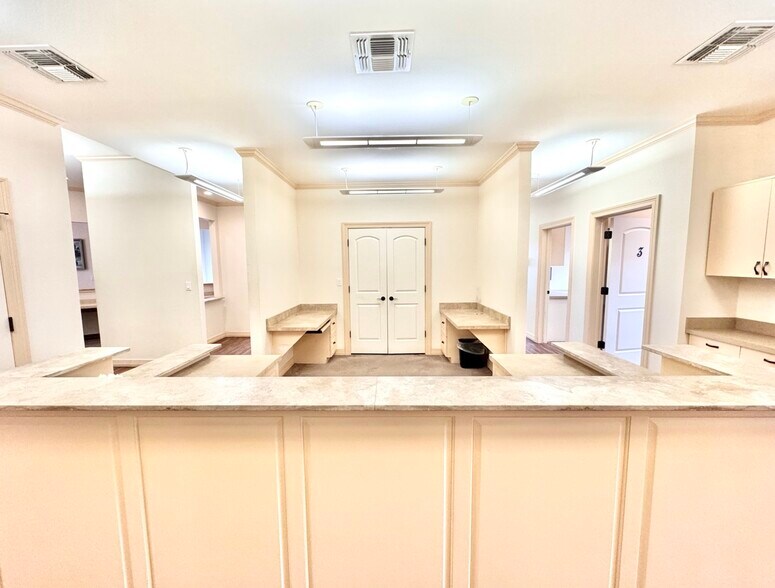 More Photos Of 101 S US Highway 75, Denison Medical For Lease