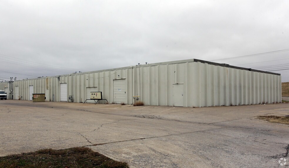 More Photos Of 8702-8720 E 41st St, Tulsa Unknown For Lease