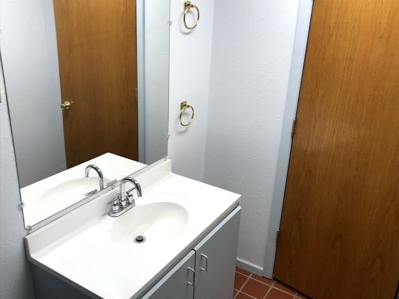 More Photos Of 3768 Norwood Dr, Littleton Warehouse For Lease