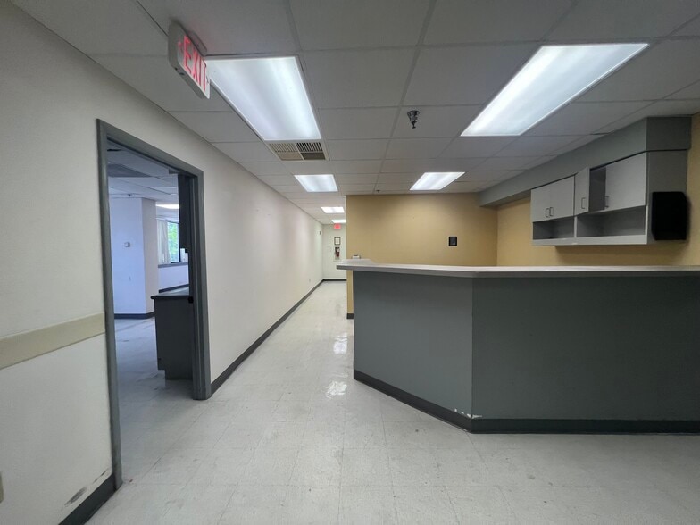 More Photos Of 420 Tamiami Trl S, Venice Medical For Sale