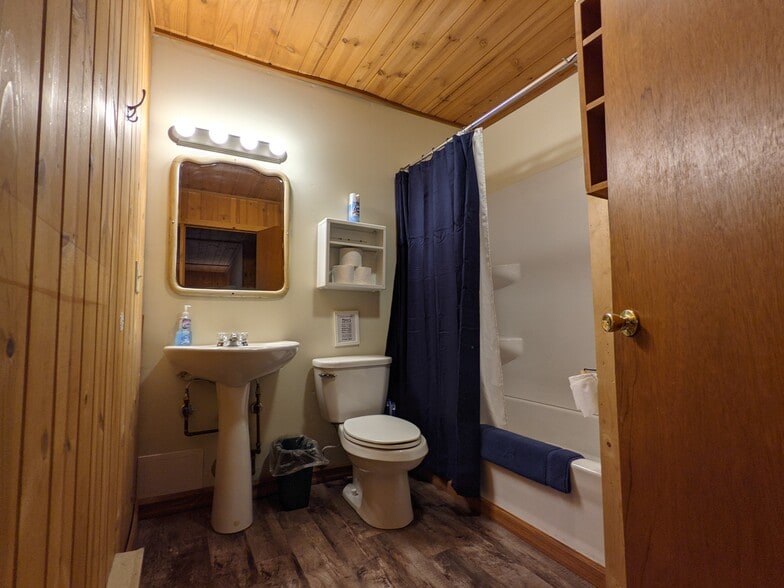 More Photos Of 3932 Point of View Ln, Phelps Hotel For Sale