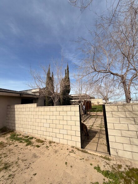 More Photos Of 15224 Bonanza Rd, Victorville Freestanding For Sale