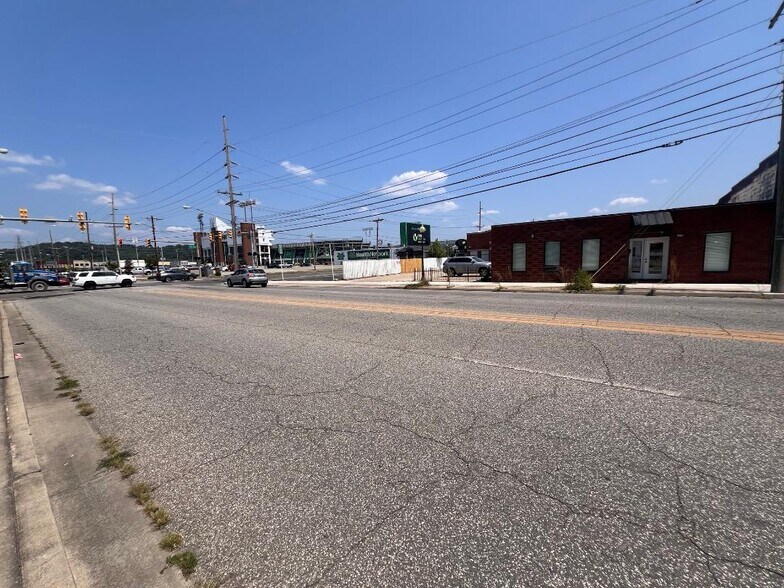 More Photos Of 510 20th St, Huntington Freestanding For Lease