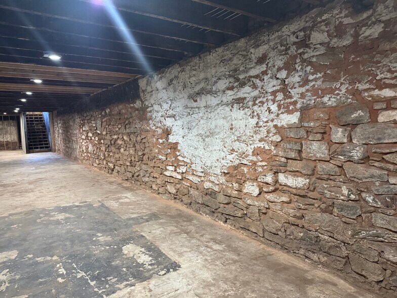 More Photos Of 116 W Solomon St, Griffin Restaurant For Lease