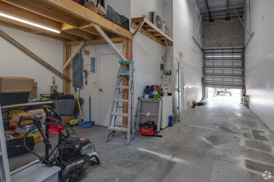 More Photos Of 227 SW 3rd Ave, Cape Coral Warehouse For Sale