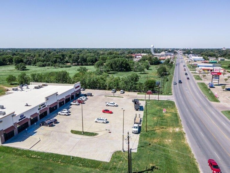 More Photos Of 4020 7th St, Bay City Storefront Retail Office For Lease