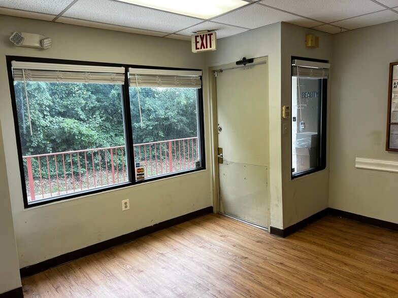 More Photos Of 6122-6136 Landover Rd, Cheverly Medical For Sale