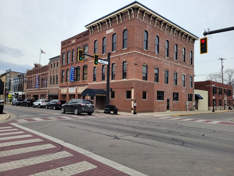 More Photos Of 90 E Jefferson St, Franklin Specialty For Lease