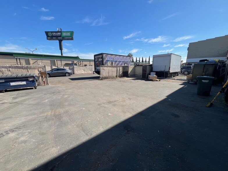 More Photos Of 1601-1635 Hoover Ave, National City Warehouse For Lease