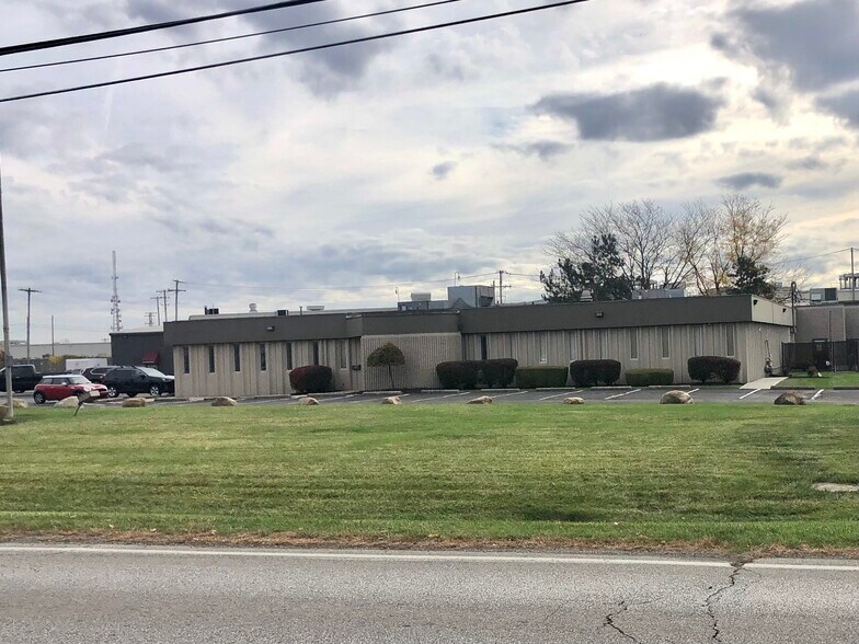 More Photos Of 7420 Worthington Galena Rd, Columbus Office For Sale