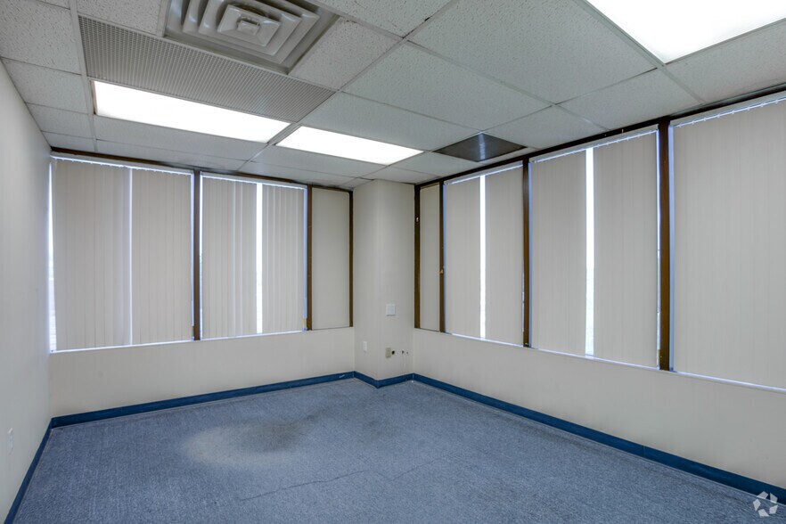 More Photos Of 8001 Roosevelt Blvd, Philadelphia Medical For Lease