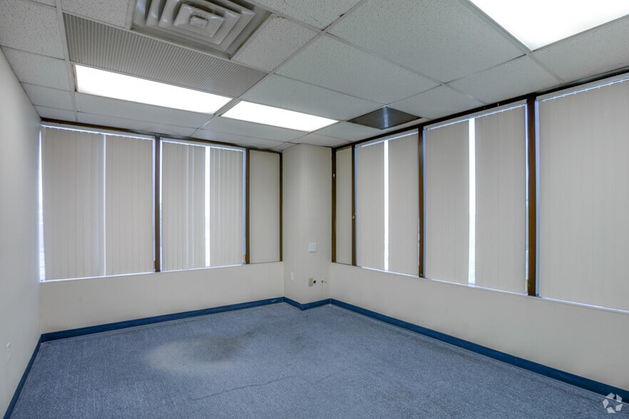 More Photos Of 8001 Roosevelt Blvd, Philadelphia Office For Sale