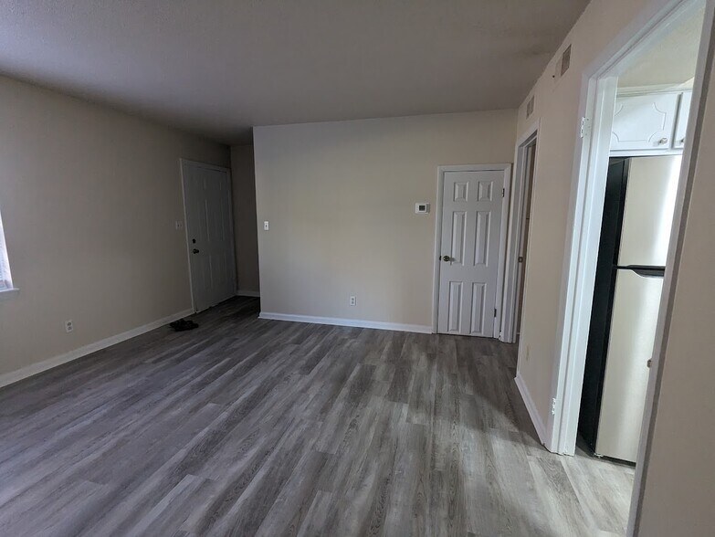 More Photos Of 1507 Tucker St, Greensboro Apartments For Sale