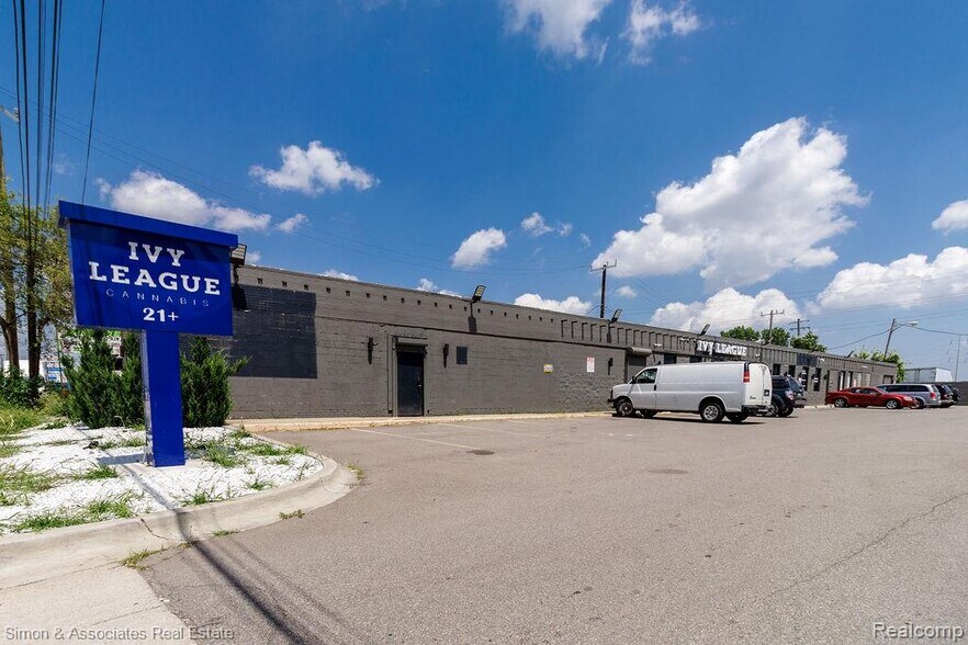 More Photos Of 465-471 S Schaefer Hwy, Detroit Freestanding For Sale