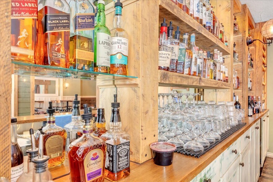 More Photos Of 18736 Main St, Groveland Hotel For Sale