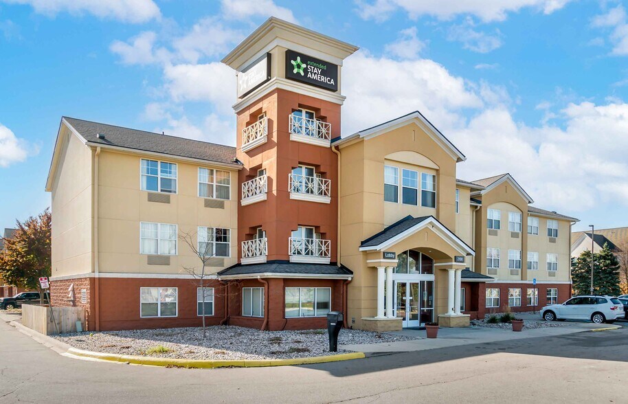 More Photos Of 2100 Featherstone Rd, Auburn Hills Hotel For Sale