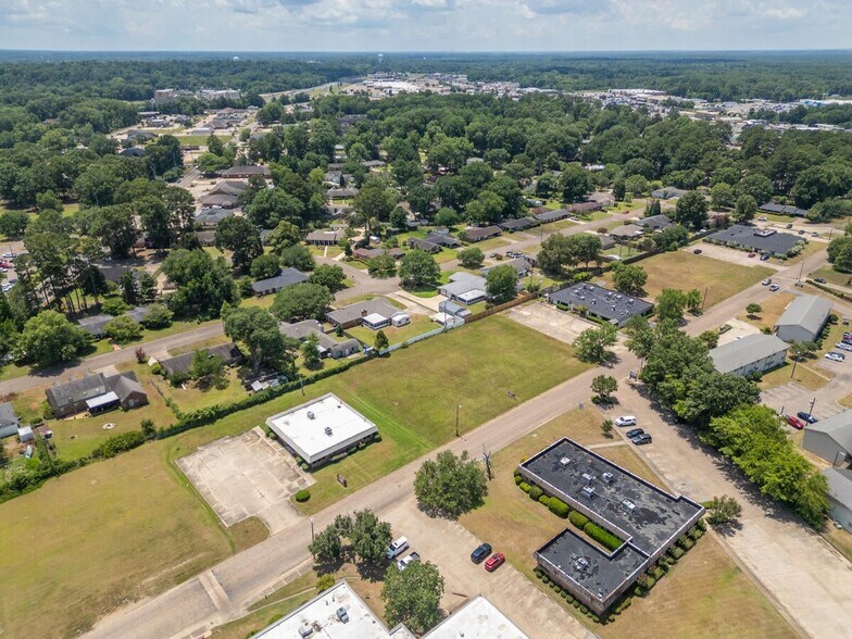 More Photos Of 428 Hospital Drive, Columbus Medical For Sale